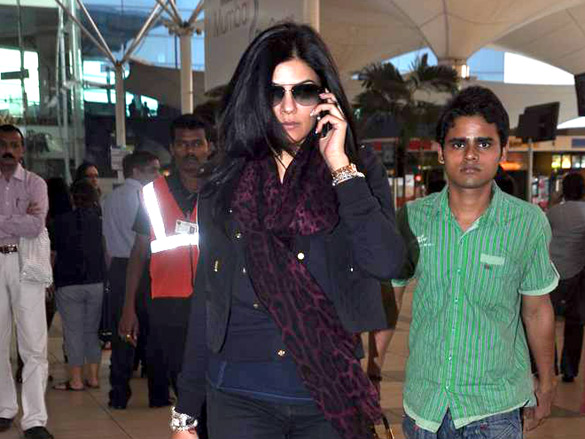 sushmita and suniel shetty snapped at domestic airport 2