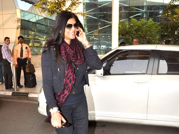 sushmita and suniel shetty snapped at domestic airport 7