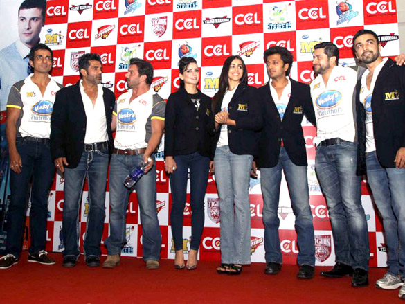 salman and sohail khan at the ccl2 curtain raiser 3