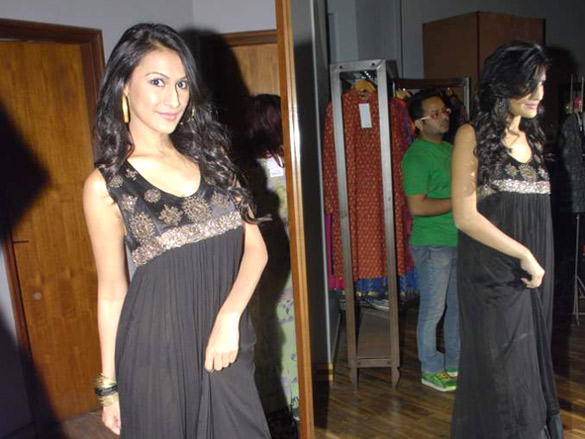 kavita bhartias metalwork launch and divya mohtas resort wear collection preview 9