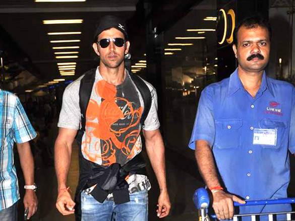 hrihtik snapped at the international airport 3