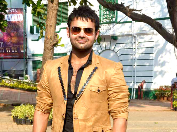 abhishek at mid day race 7