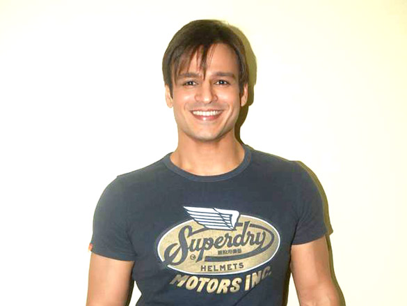 vivek oberoi at country clubs new year press meet 5