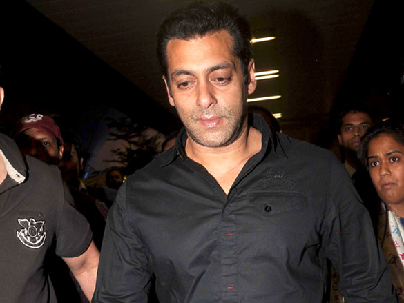 salman khan arrives back from dubai after new year celebrations 3