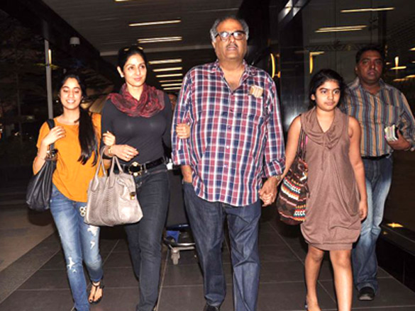 sridevi and family snapped at the airport 7