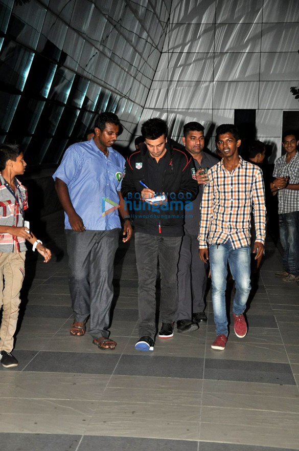 ranbir kapoor snapped at the airport 8