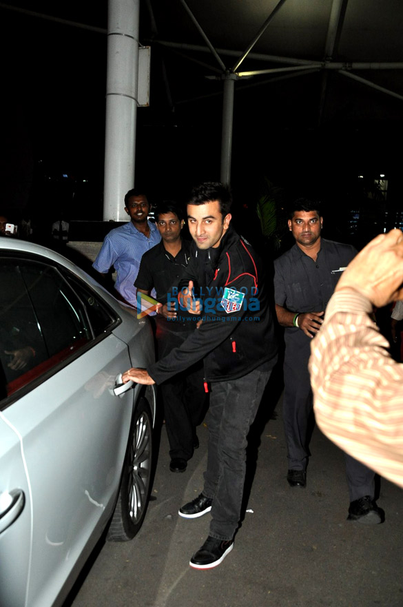 ranbir kapoor snapped at the airport 11