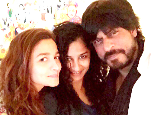 Check out: Alia Bhatt, Shah Rukh Khan and Gauri Shinde pose together