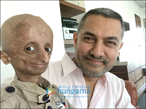 check out aamir khan finally meets his fan the 14 year old nihal 2