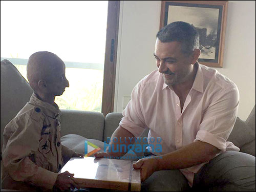 check out aamir khan finally meets his fan the 14 year old nihal 4