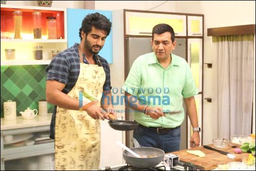 Check out: Arjun Kapoor and Sanjeev Kapoor switch roles
