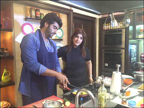 arjun kapoor shows off his cooking skills 4