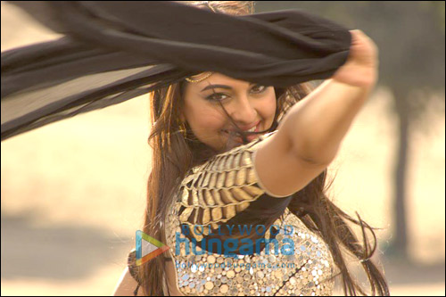 Check out: Akshay and Sonakshi’s romance in Holiday