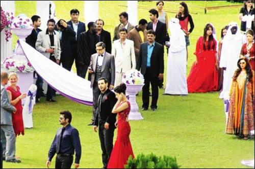 Check out: John Abraham gets engaged to Shruti Haasan in Welcome Back