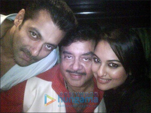 Check Out: Team Dabangg celebrates after music launch in Delhi