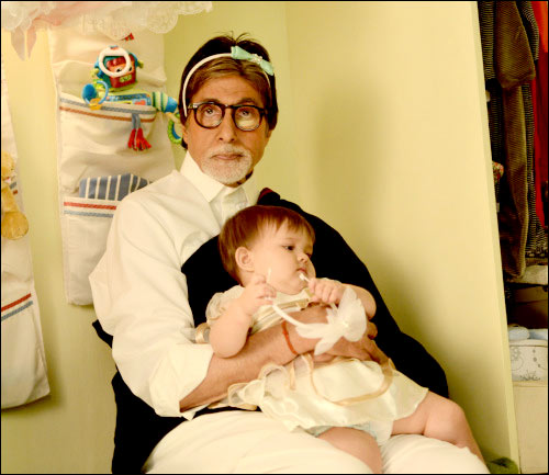 Check out: When Amitabh Bachchan wore an infant’s hairband