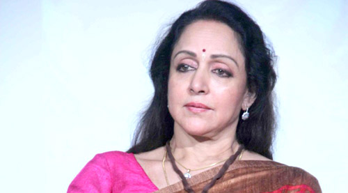 Hema Malini’s big mistake of blaming the victim’s father on twitter Hema Malini’s big mistake of blaming the victim’s father on twitter
