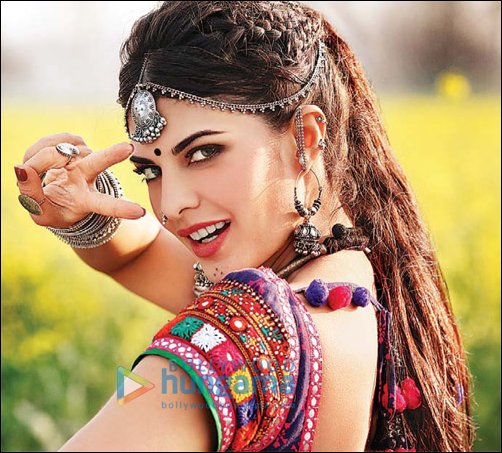 Jacqueline as village belle in Ramaiya Vastavaiya