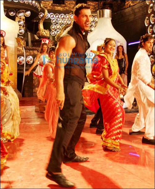 John shoots item song for Vicky Donor