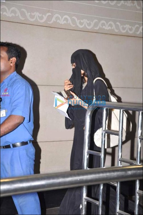 Mallika Sherawat spotted at Mumbai airport in burkha