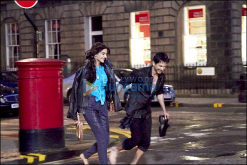 Check out: Sonam and Shahid shoot rain sequence for Mausam