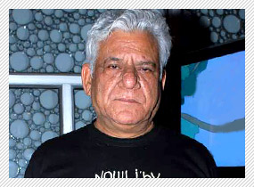 Om Puri goes down on his knees for Helen Mirren