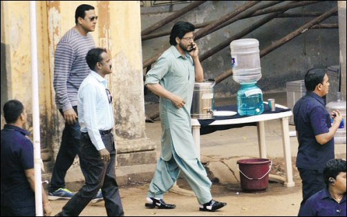 Check out: Shah Rukh Khan spotted in his Raees look