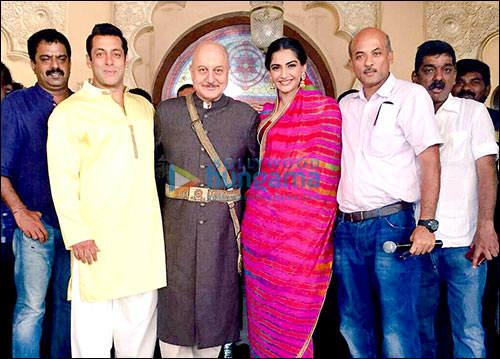 Check out: Salman Khan, Sonam Kapoor on the set of Prem Ratan Dhan Payo