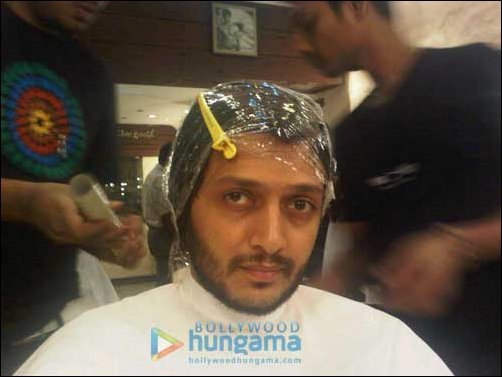 Riteish Deshmukh flaunts his new hair style : Bollywood News - Bollywood  Hungama