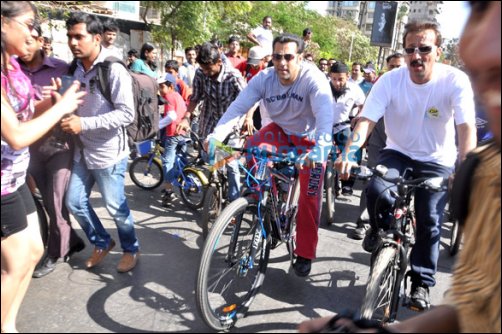 Salman Khan cycles at Carter Road on Mumbai Car Free Day