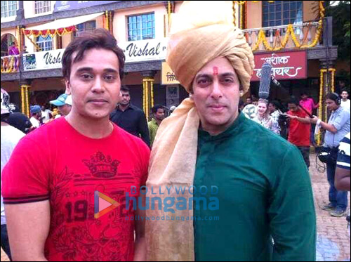 Check out: Salman Khan in a turbaned avatar on sets of Prem Ratan Dhan Payo