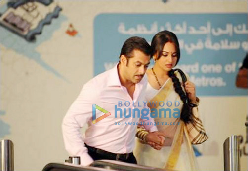 Check Out: Salman and Sonakshi shoot at Dubai Metro for Dabangg
