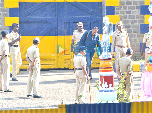 sanjay dutt seeks blessings at siddhivinayak temple after his release 2 sanjay dutt seeks blessings at siddhivinayak temple after his release 2