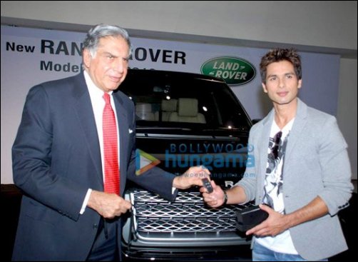 Shahid receives keys of his brand new Range Rover from Ratan Tata