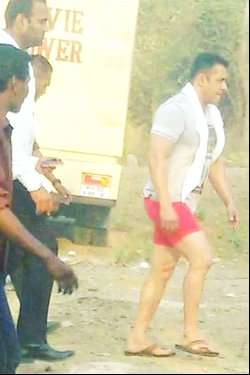 Salman Khan spotted in red shorts while shooting for Sultan