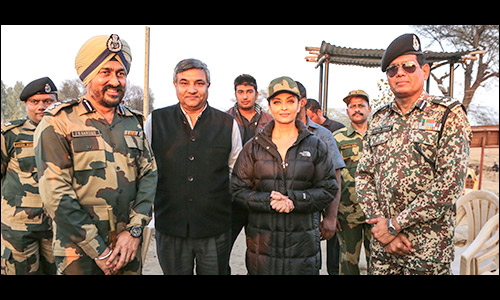 check out aishwarya rai bachchan spends time with bsf soldiers 4