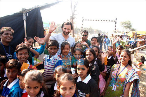 Saif gets unique visitors on the sets of Bullett Raja