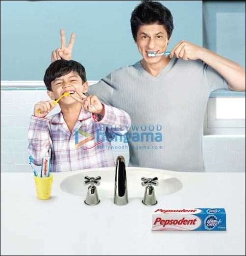 Shah Rukh plays doting dad in Pepsodent’s latest campaign Shah Rukh plays doting dad in Pepsodent’s latest campaign