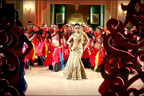 Sunny Leone wears 12 kg lehenga for song in Ek Paheli Leela