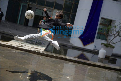 Check out: Tiger Shroff whirls and twirls for a music video
