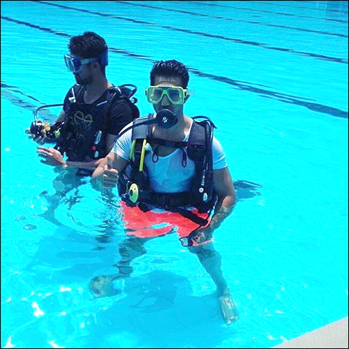 Check out: Varun Dhawan training for underwater scenes in Dishoom