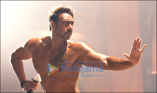 Check out: Ajay Devgn flaunts his abs for Action Jackson