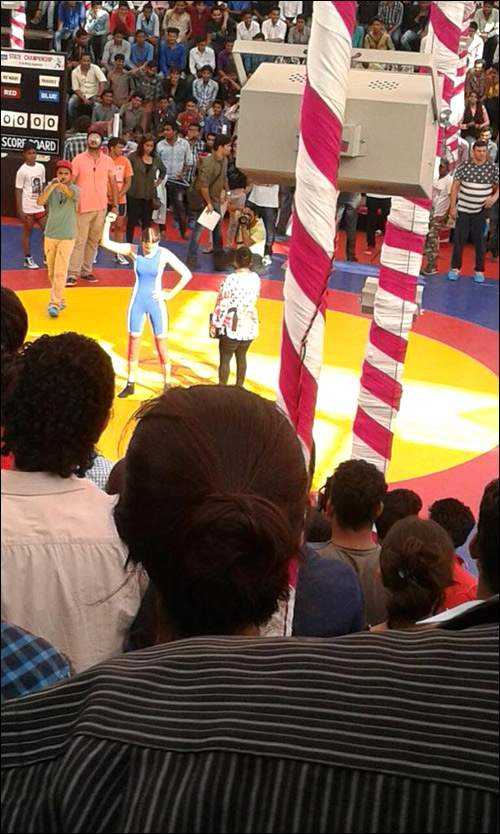 spotted salman khan and anushka sharma come together in a wrestling ring 3