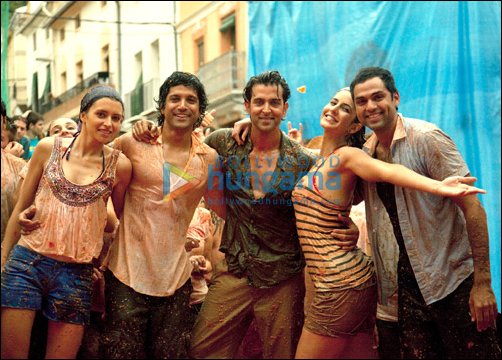 Check out: Hrithik, Katrina, Farhan & Abhay shooting for Tomatina fest in Spain