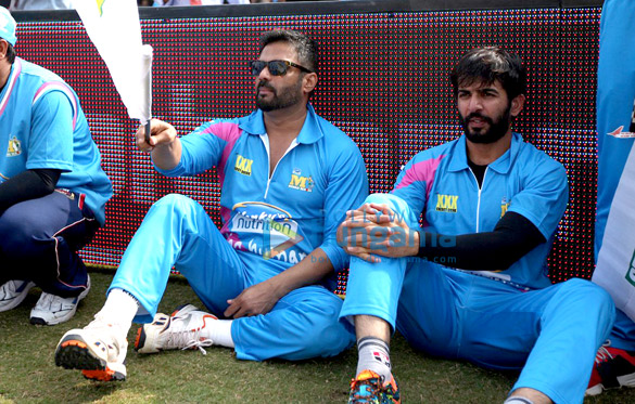 salman khan watches mumbai heroes ccl match 11