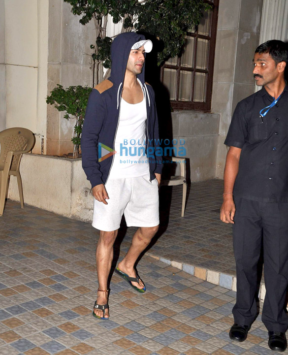 arjun kapoor and leg injured varun dhawan snapped in bandra 5