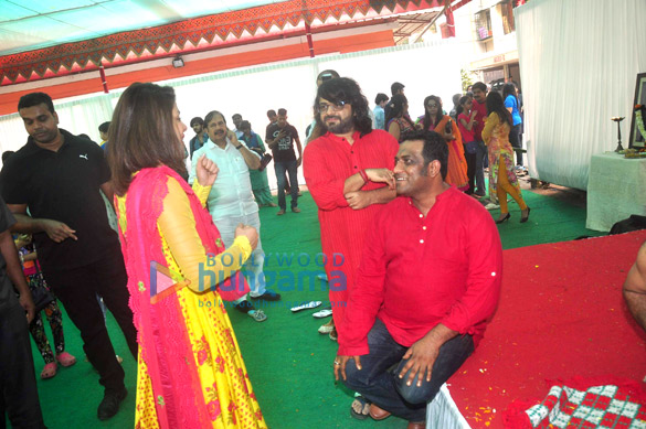 priyanka chopra ileana dcruz at anurag basus saraswati pooja 4