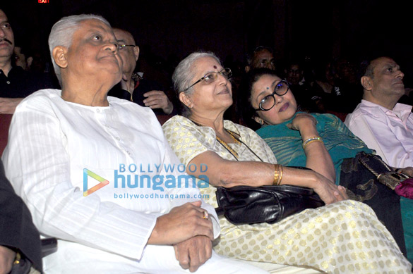jeetendra prem chopra leena chandawerkar and parul chauhan at kishores concert 3