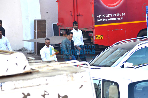 salman khan snapped at mehboob studio 6