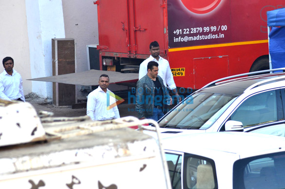 salman khan snapped at mehboob studio 8
